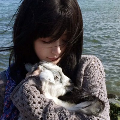 女人与英雄海报